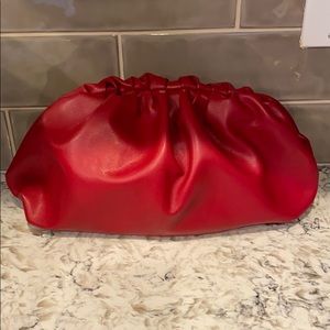Beautiful pouch bag style.